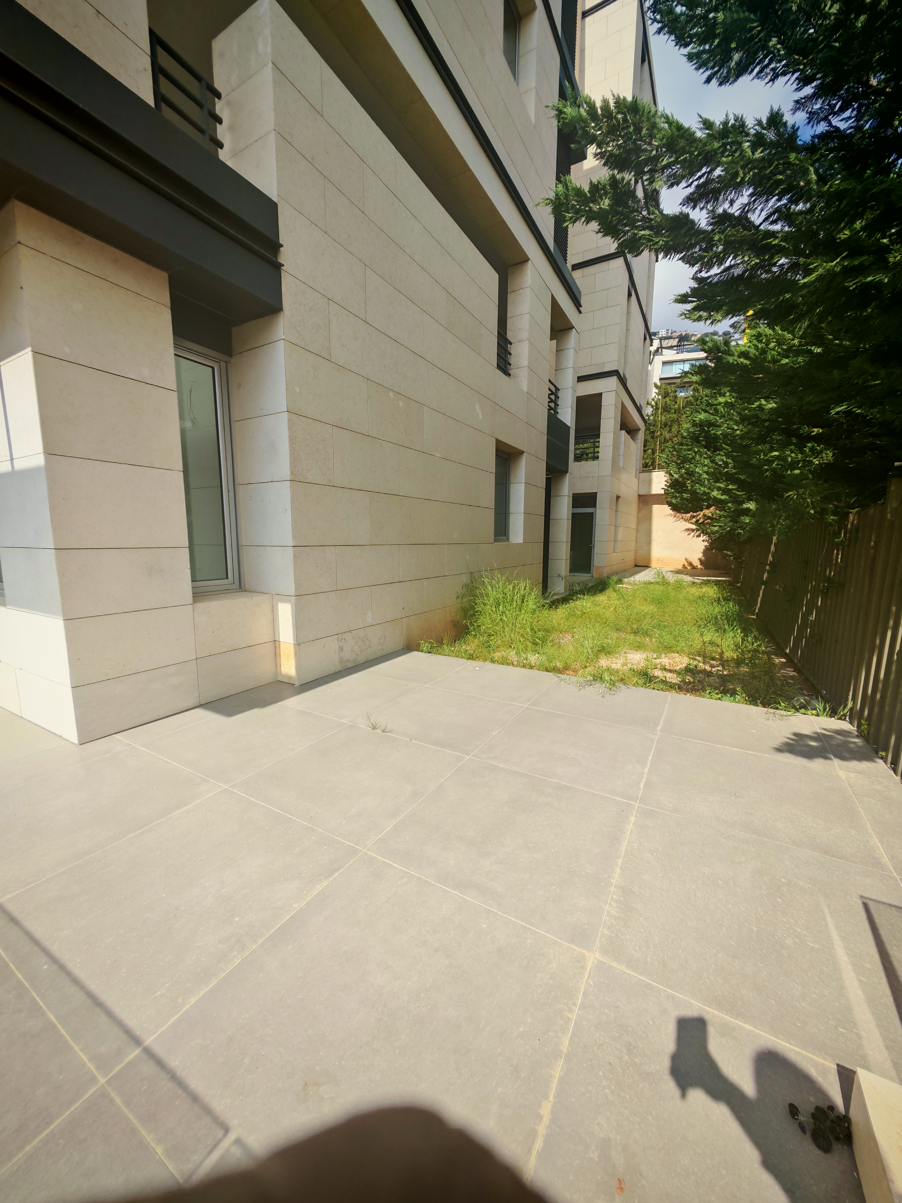 Modern Apartment with Terrace | شقة حديثة مع تراس