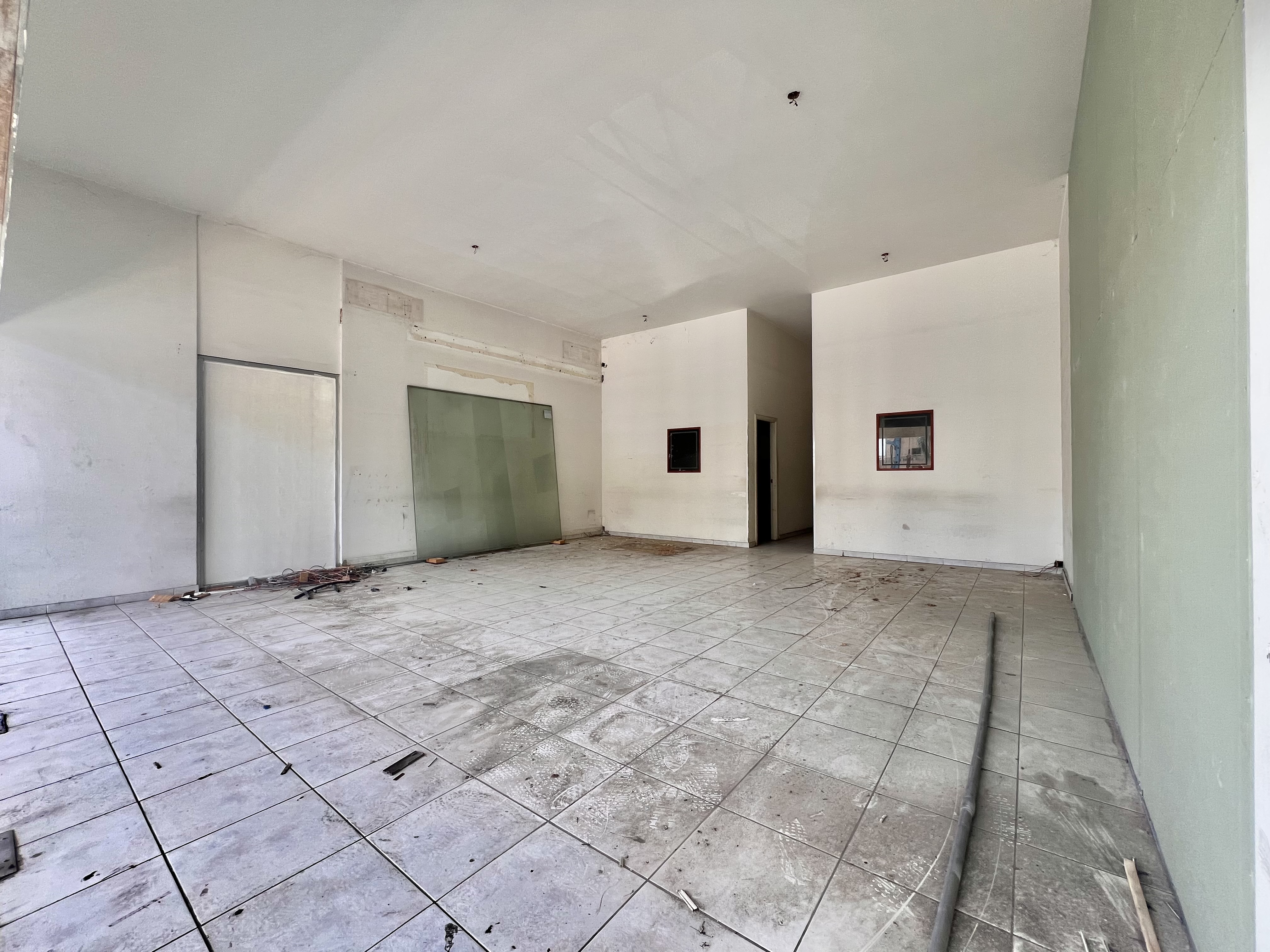 120sqm showroom in Hazmiyeh