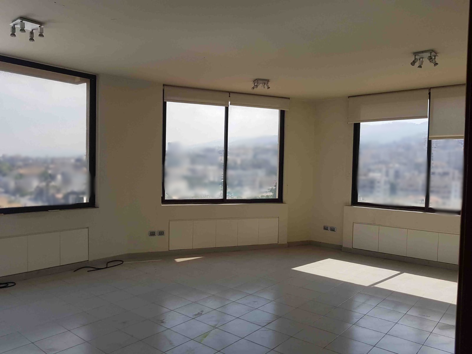 120sqm Corporate Office Space for Rent – Hazmieh Main Road |مكتب تجاري راقٍ للإيجار – طريق عام الحازمية